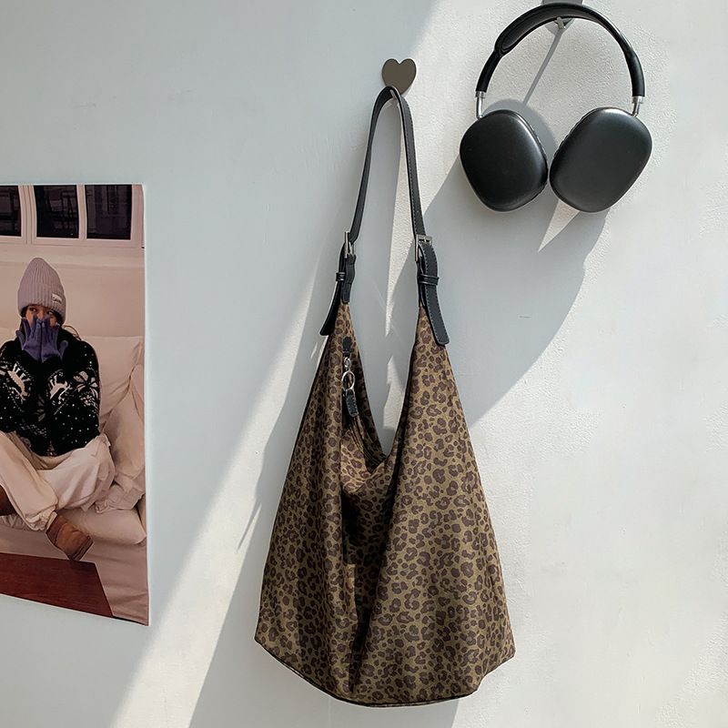 2024 Autumn Winter New Women's Tote Large Capacity High-end Commuter Shoulder Leopard Print Bag_voghion.com