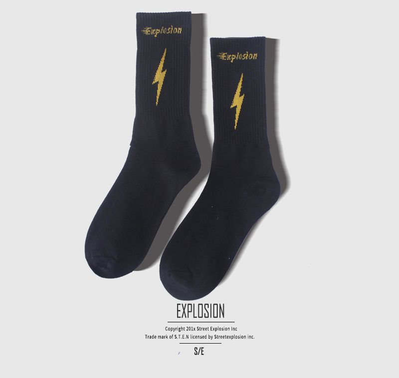 2025d SE131 Sports Street Hip-Hop Style Mid-Calf Men's Cotton Trendy Skateboard Socks_voghion.com