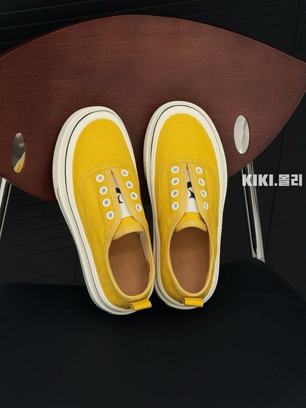 Thick-Soled European Style Canvas 2025 New Versatile Casual Comfortable Slip-On Lazy Soft Sole Board Shoes For Women_voghion.com