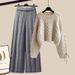 Completo da donna con maglione lavorato a maglia e pantaloni a gamba larga in taglie forti - Outfit autunnale invernale lusinghiero in colori neutri_voghion.com