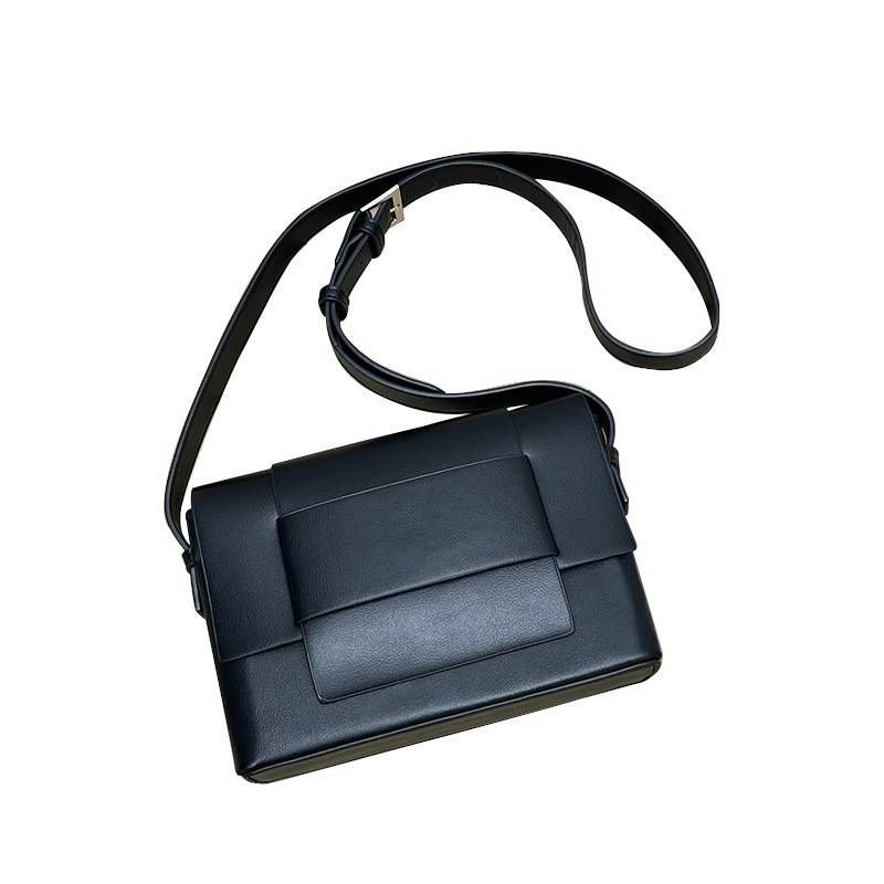 Einfache, weich gewebte Tasche für Männer und Frauen 2022, neue Nischenmode-Umhängetasche, lässige Joker-Umhängetasche_voghion.com