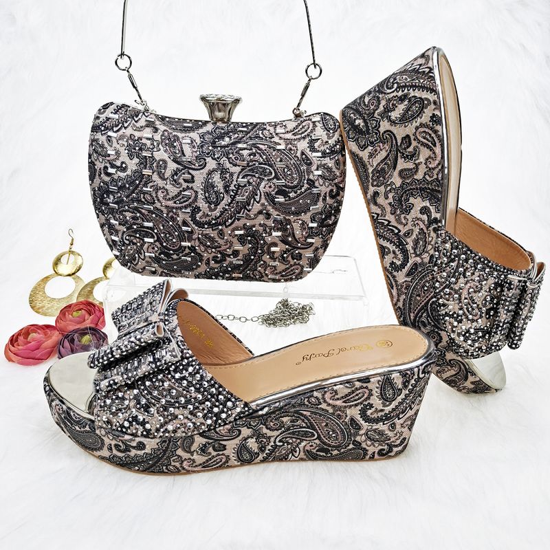 Dress stylish evening shoes with comfortable wedge heels and a mini clutch banquet set for weddings_voghion.com