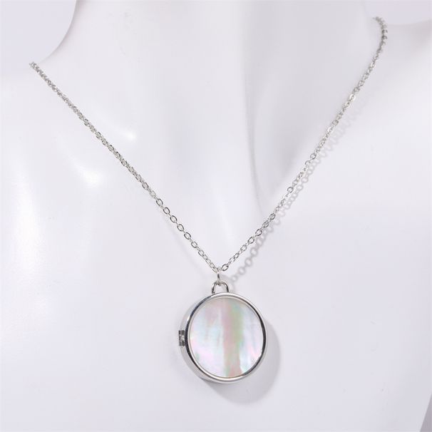 Collana con ciondolo a conchiglia minimalista da donna con cornice magnetica per foto - Design quadrati e rotondi in oro e argento_voghion.com