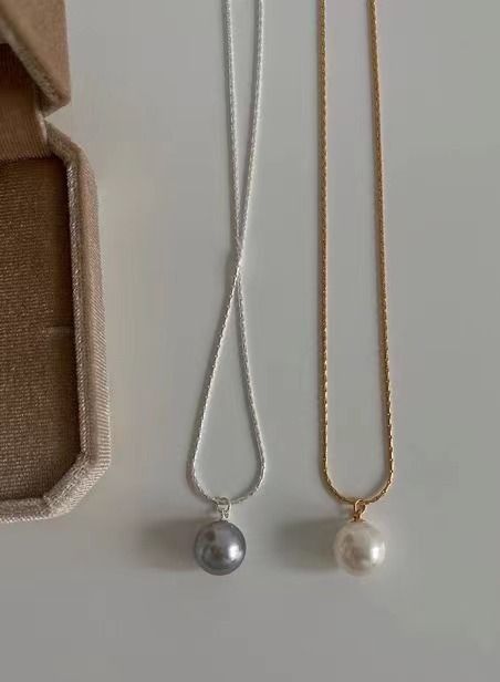 Collana di perle con catena a serpente francese per donna 2023 Nuovo ciondolo con perlina singola elegante e versatile in argento grigio bianco_voghion.com