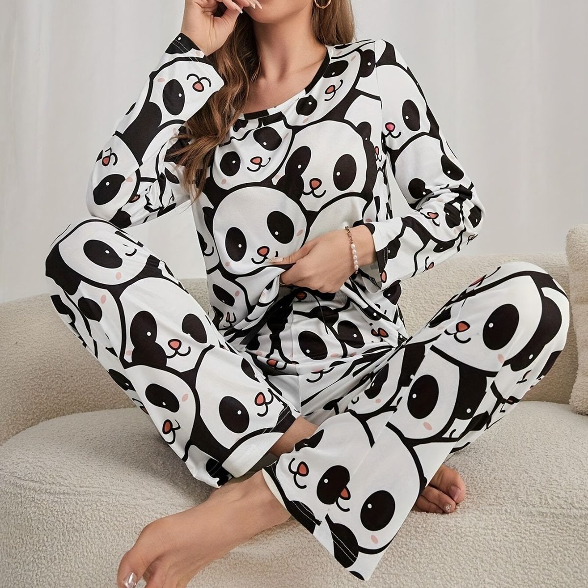 Bequemer und lockerer Pyjama für Frühling und Herbst, bestehend aus einem zweiteiligen Damen-Oberteil mit langen Ärmeln und einer Hose._voghion.com