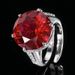 Nuovo anello di lusso rotondo leggero in corindone rosso simulato placcato oro con base in rame di Zhuangshengsheng Jewelry 2025 per donna, 16 mm_voghion.com
