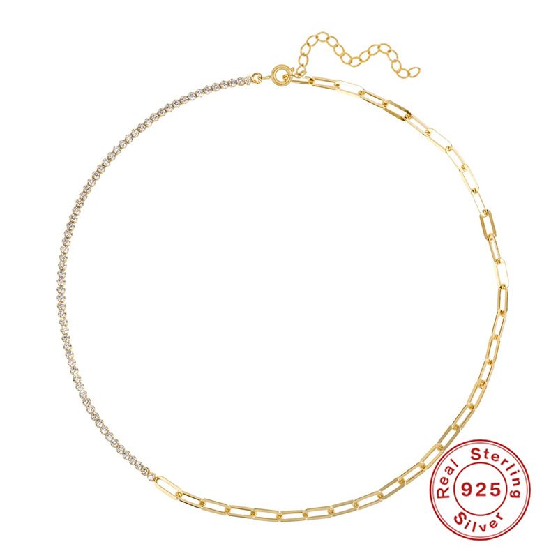 Collana con catena a clavicola in argento puro con design a graffetta da tennis e nicchia metallica._voghion.com