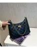 Bolso de hombro con textura premium y cadena elegante Dia Grid para mujeres modernas_voghion.com