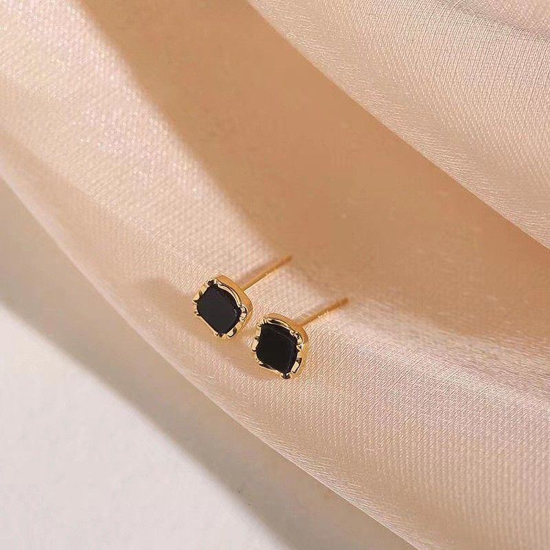 Light luxury black geometric square small fragrant style exquisite earrings, niche design, high-end fashion temperament,_voghion.com