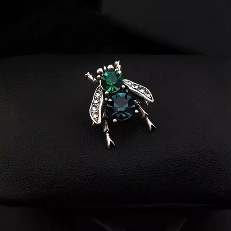 Stinger Needle Anti-light Buckle Retro Bee Rhinestone Brooch Trend Creative Insect Brooch Creative Pin_voghion.com