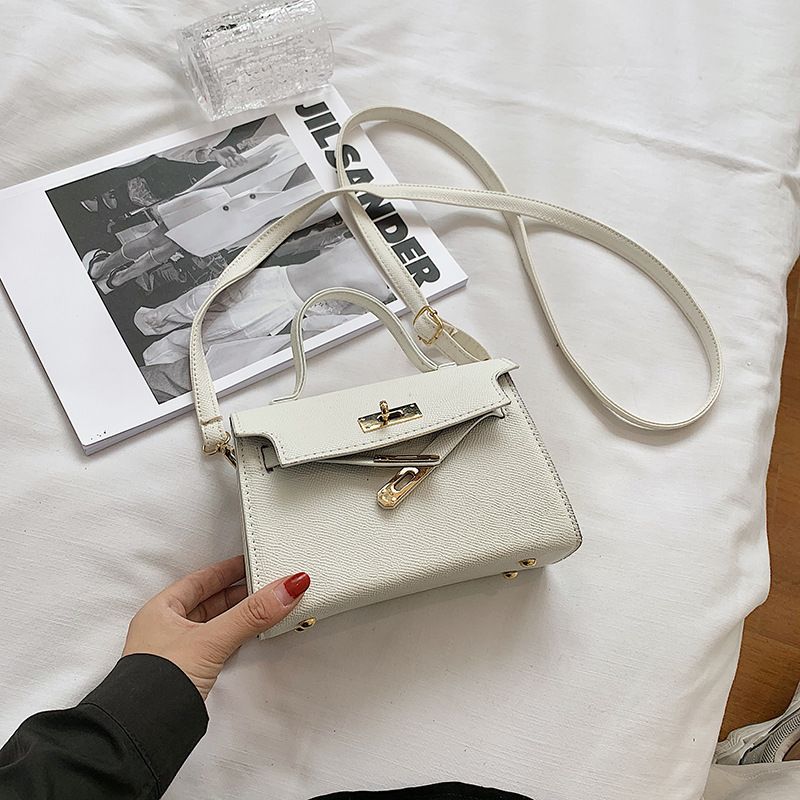 2023 New Women's Bag Trend Fashion Casual All-match Retro Shoulder Bag Portable Messenger Bag_voghion.com