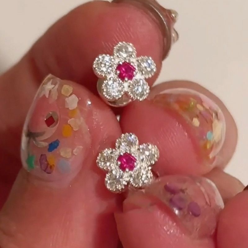 Full Diamond Sparkling Small Flower 2025 New Design Niche Earrings_voghion.com