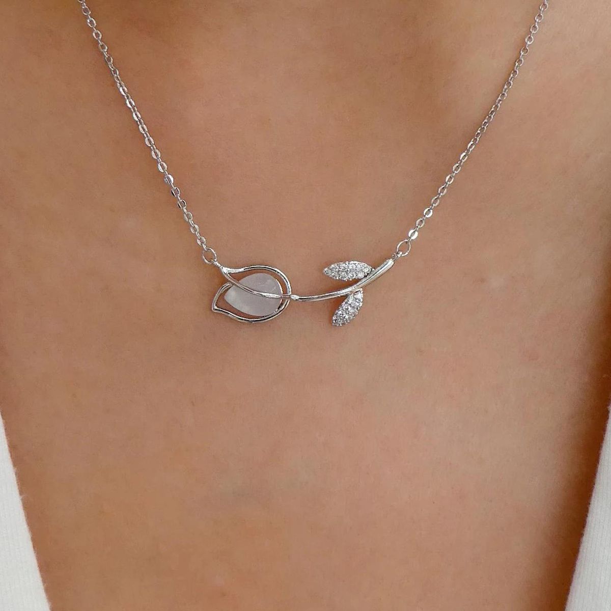 2025 Fraemoud Modesch minimalistesch Sëlwer Damenhänger mat laangen Quasten an engem geometresche Reißverschlussdesign, Schlësselkette, Bijoukette 2024_voghion.com