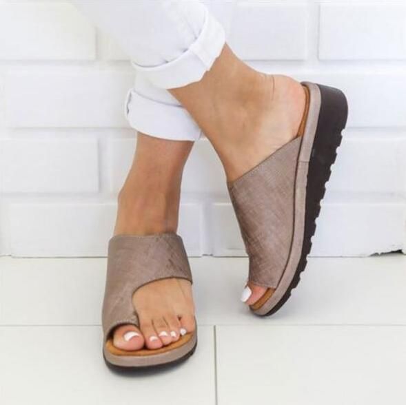 Große Sandalen für Damen mit Keilabsatz und dicker Zehenpartie auf Lager_voghion.com