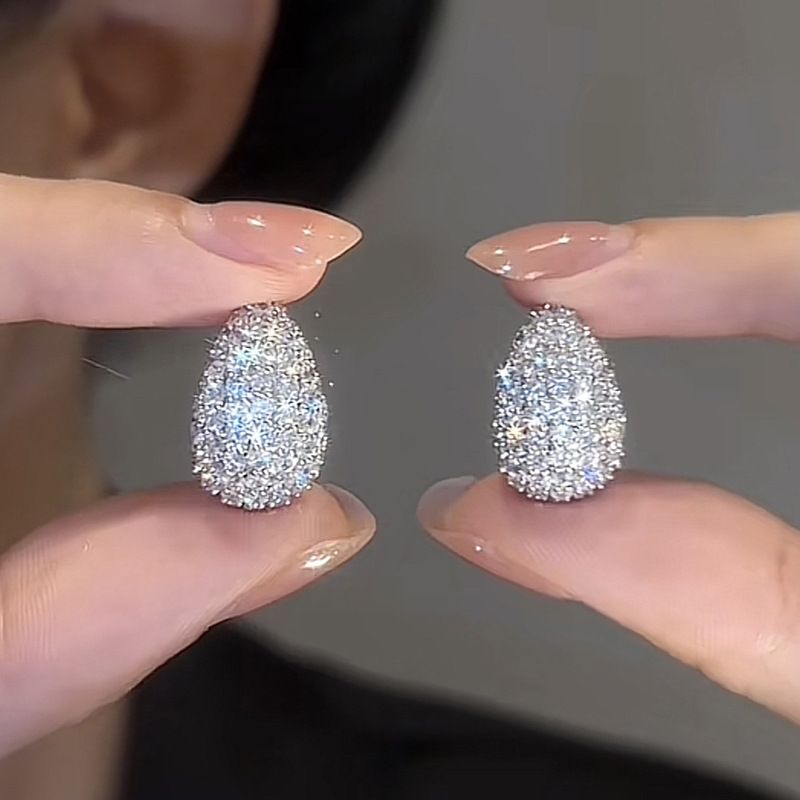 Cao Shi's Shining Temperament Earrings Are Fashionable Exquisite Dresses, Paired With Elegant And Luxurious Jewelry_voghion.com