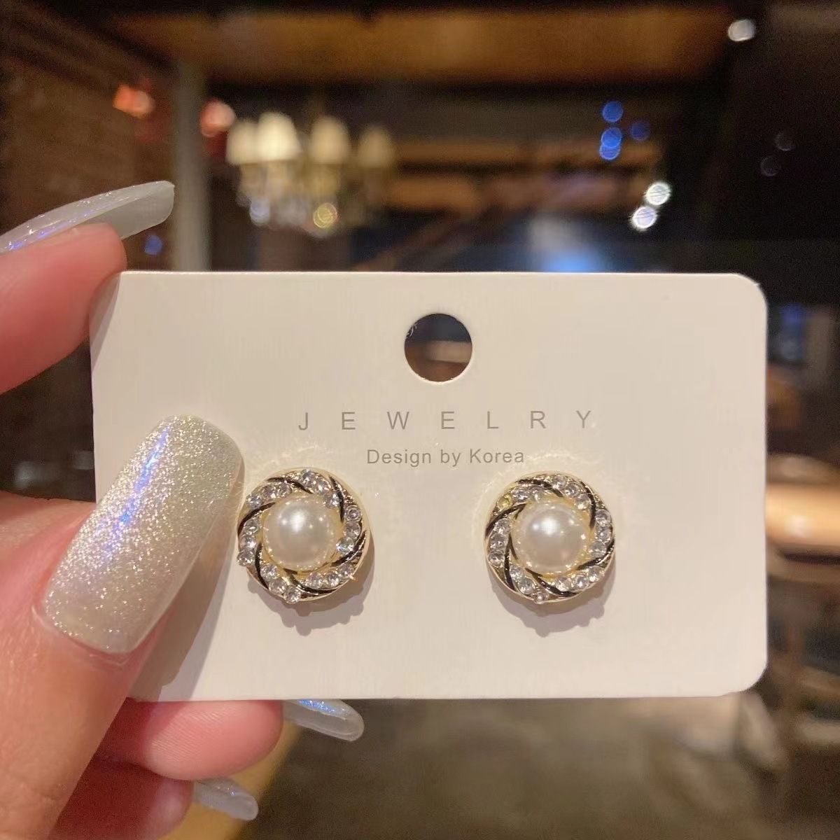 Light Luxury Gold High-End Earrings For Women 2024 New Pearl Studs Silver Needle Niche Design Metal Ear Jewelry_voghion.com