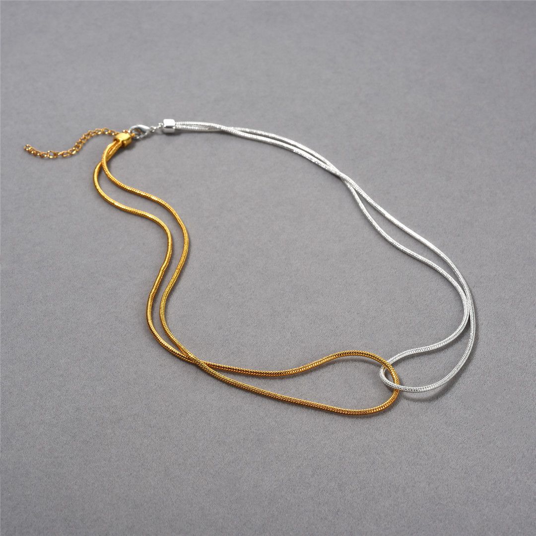 Collana con catena a serpente a doppio strato da donna - Design geometrico, tonalità oro e argento, pezzo minimalista ed elegante da indossare tutti i giorni_voghion.com