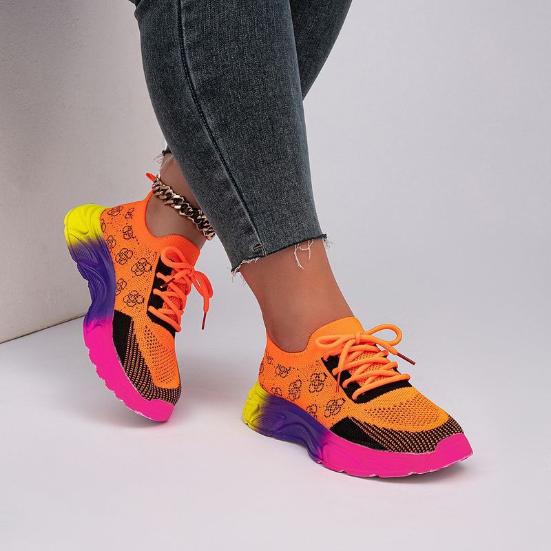 Nuove scarpe da ginnastica basse autunnali con fondo arcobaleno e colori abbinati, testa rotonda e piatta, in maglia_voghion.com