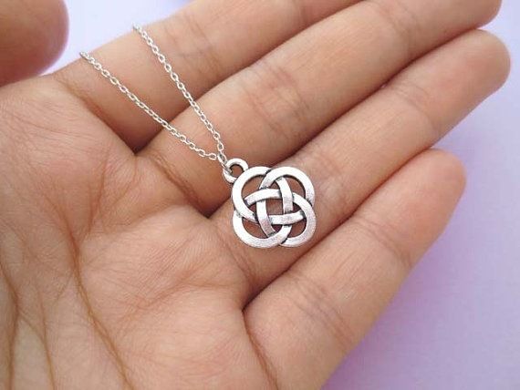 Collane Collana con ciondolo con nodo celtico irlandese alla moda semplice_voghion.com