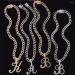 Catene 2023 Collana con ciondolo con lettere corsive in cristallo per donna Strass ghiacciati 26 iniziali Catena a maglie cubane_voghion.com