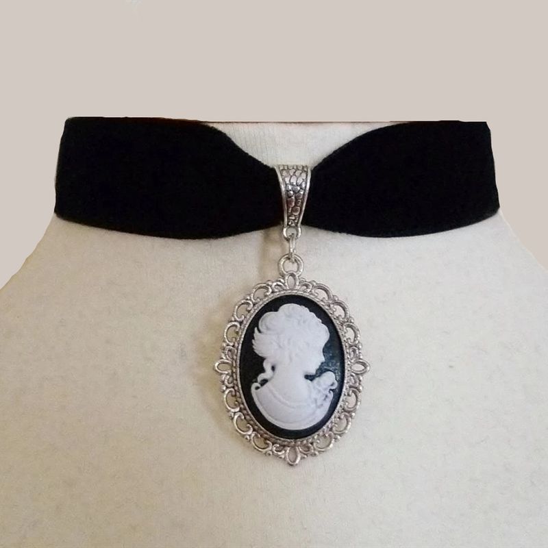 Collane Gioielli di moda Accessori Collana vintage in velluto nero_voghion.com