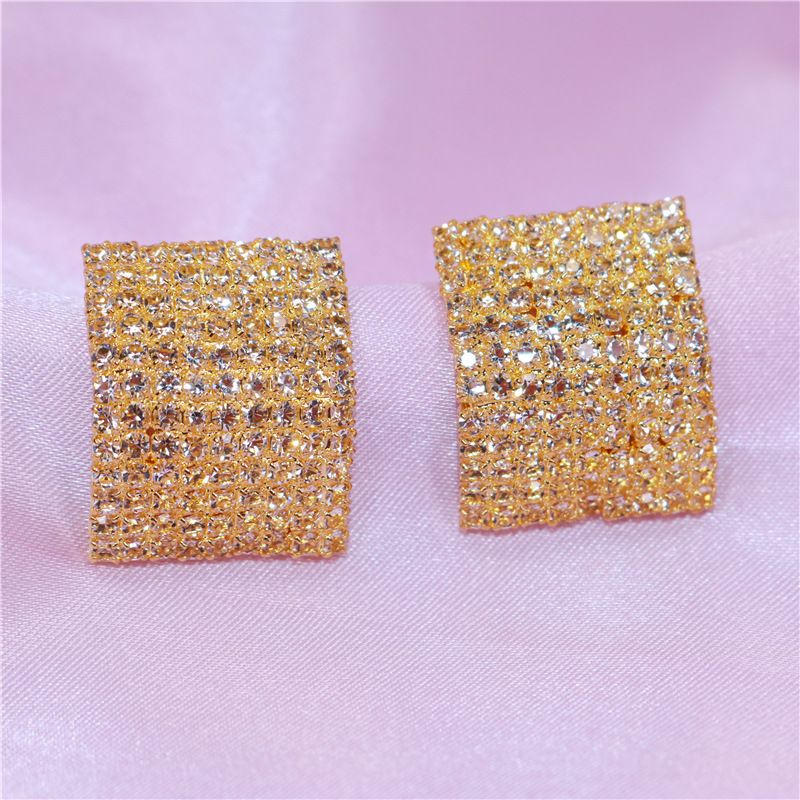 Fashionable new 2021 trend internet celebrity earrings, high-end temperament, round face, slimming effect, big earrings_voghion.com