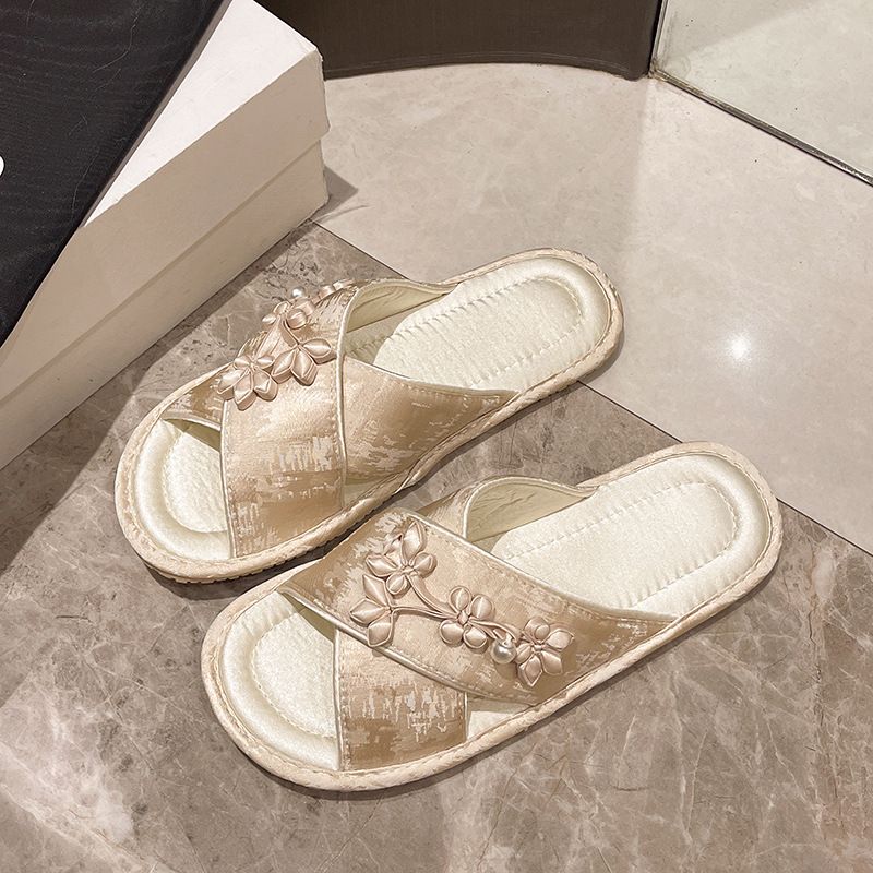 Neue flache Schuhe im chinesischen Stil für Damen, Designer-Sommersandalen für draußen, festliche Hausschuhe für die Braut_voghion.com