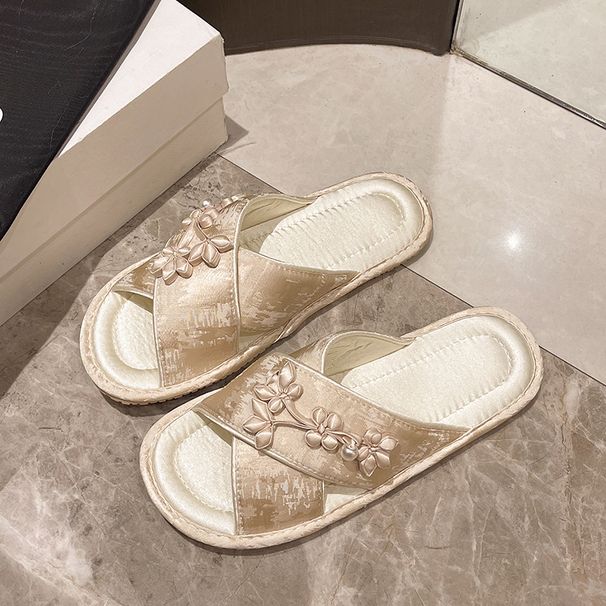 Neue flache Schuhe im chinesischen Stil für Damen, Designer-Sommersandalen für draußen, festliche Hausschuhe für die Braut_voghion.com