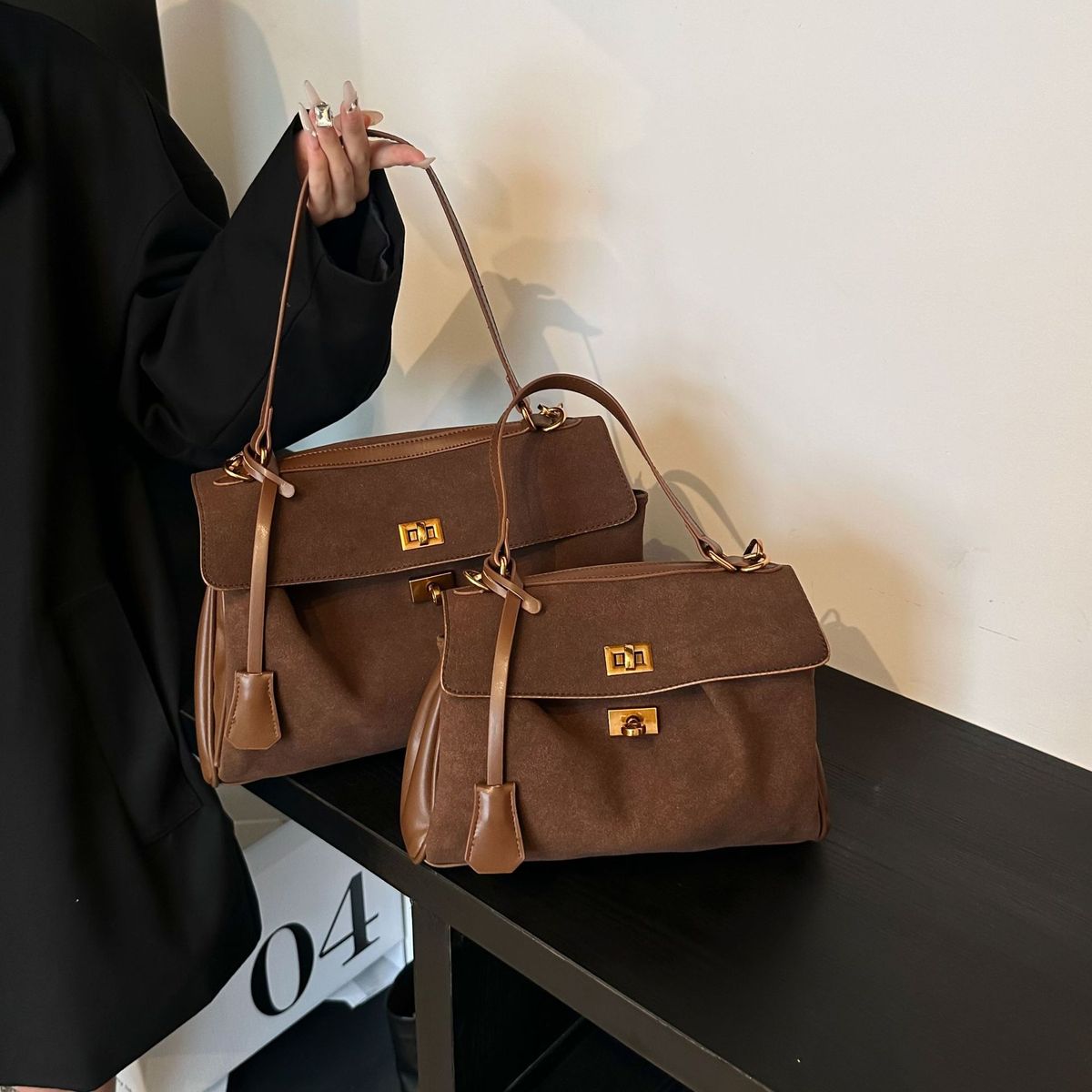 Naistele mõeldud luksuslik ja suure mahutavusega 2024. aasta matt trendikas Rodeo pendelrännakott õlakottina_voghion.com