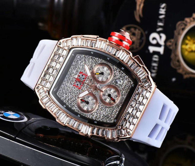 2023 Square Diamond Full Sky Star Business Calendario multifunzionale da uomo Six Pin Running Second Quartz Watch Selection_voghion.com