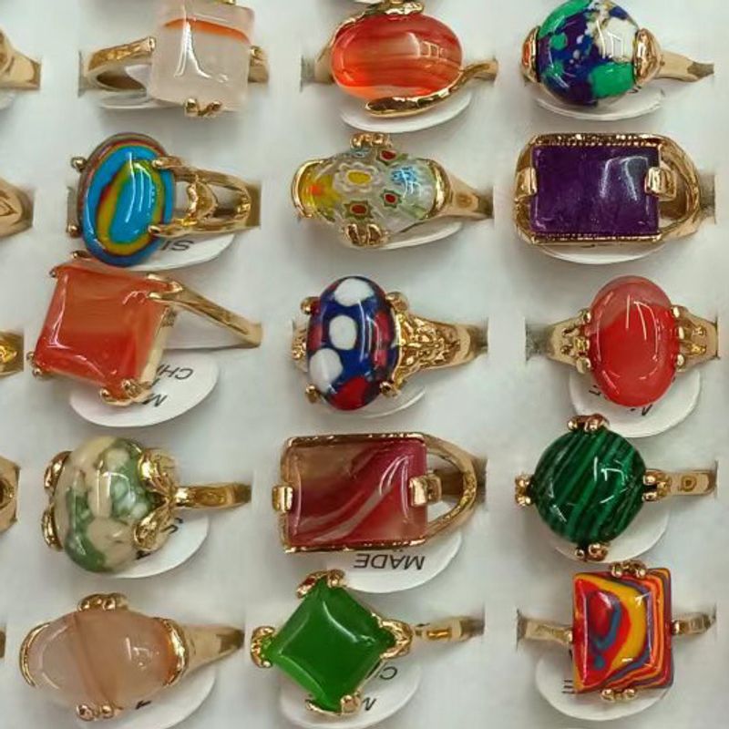 Anello da donna in lega con intarsi ovali in pietra di vari stili, con scatola_voghion.com