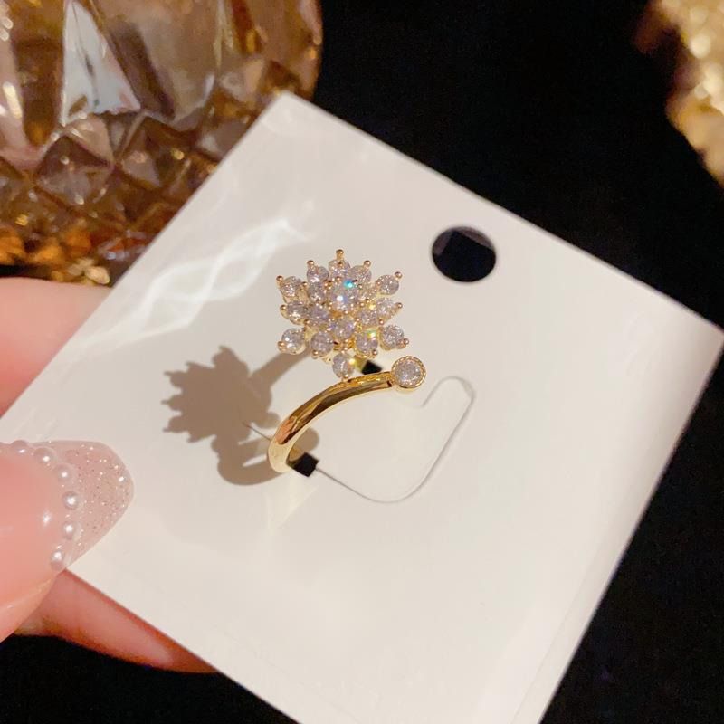 Unique and niche design, full of diamond spinning snowflake opening ring,  versatile index finger ring accessories_voghion.com