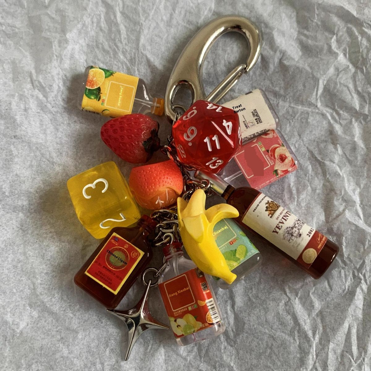 "Tipsy Convenience Store" - Colgante original hecho a mano para bolso, con forma de botella de vino de fruta simulada, llavero con colgante fresco de nicho._voghion.com