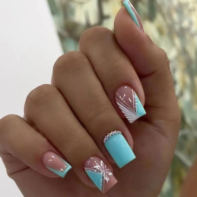 Kleurrijk Schattig 24-delig Druk op nagels Korte vierkante kunstnagels met bloemontwerpen Draagbare Franse nepnagels Fu_voghion.com