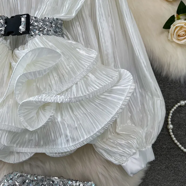 Vêtements pour femmes Costume à la mode, tempérament féminin, chemise brillante à manches longues et col en V avec ourlet en feuille de lotus pour femmes, jupe à paillettes taille haute_voghion.com