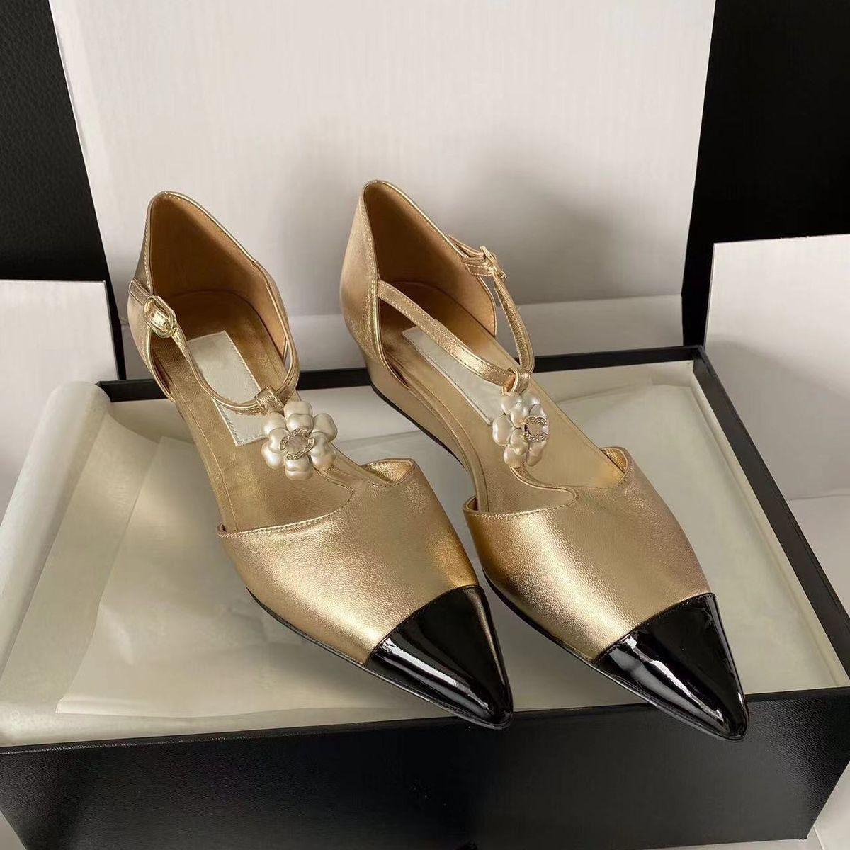 Good Products From Dongguan~New Small Fragrant Style Pointed Mary Jane Flower Drill Buckle Shallow Mouth Hollow One Word_voghion.com