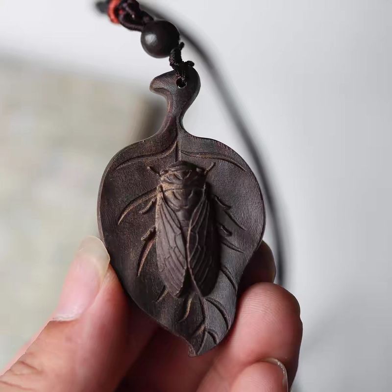 Carving Blockbuster Necklace Leaf Cicada Car Hanging Ornament Overnight Fame Agarwood Pendant Decoration_voghion.com