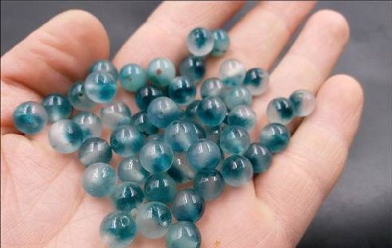 Erschwingliche Jade, Eissamen, schwimmende Blumenjade, runde Perlen, verstreute Perlen, blaue Blumenjadeperlen_voghion.com