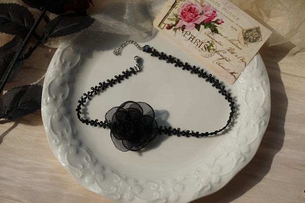 Collar de cadena corta con diseño de flor de terciopelo negro, estilo otoño-invierno, con diseño de hada y versátil correa para el cuello._voghion.com