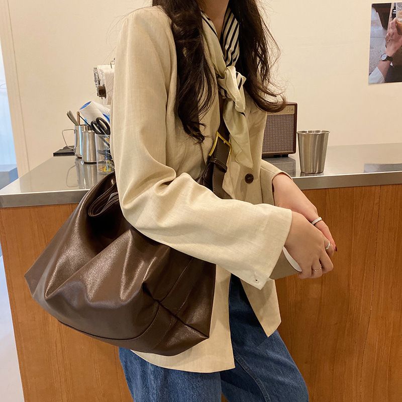 Korean version versatile tote for women 2024 new high-capacity crossbody soft collapse minimalist style shoulder ins_voghion.com