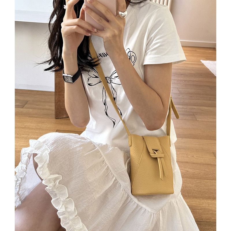 Mobile phone women's crossbody 2024 new and lightweight mini bucket bag, commuting, shopping, daily vertical small bag_voghion.com