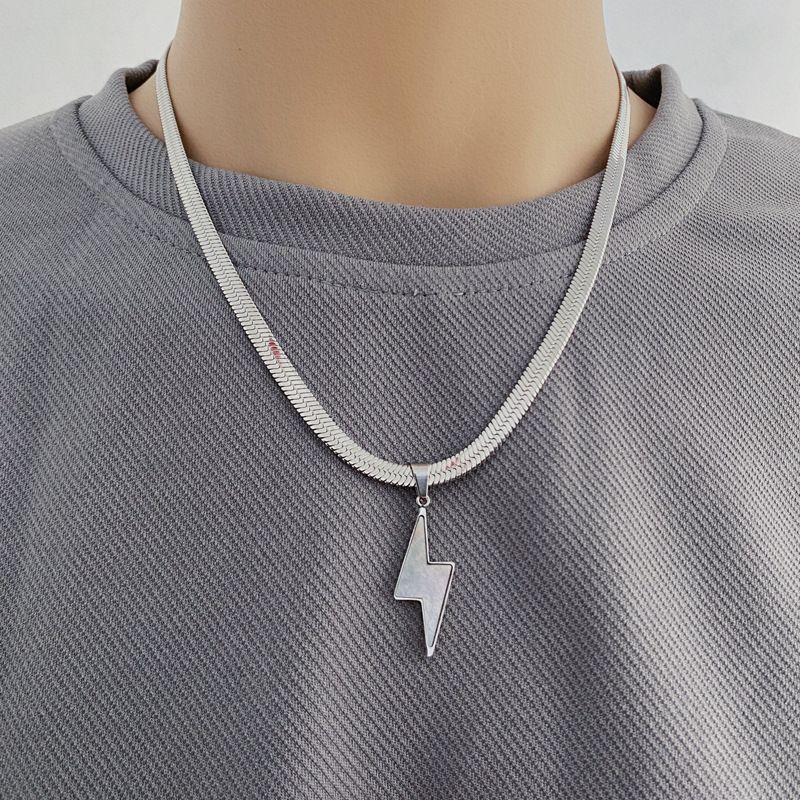 Collana di coppia in acciaio al titanio con ciondolo a forma di fulmine in madreperla bianca e argento con catena a serpente e osso, di lusso e leggera._voghion.com