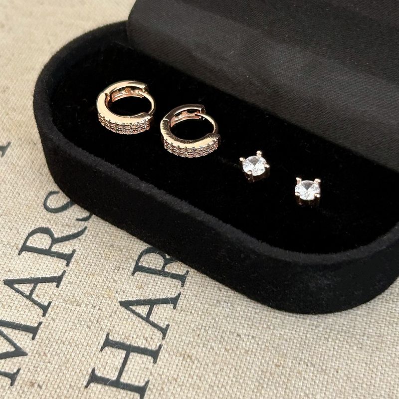 Set di quattro eleganti orecchini a cerchio in zircone, leggeri, lussuosi, alla moda, versatili, adatti per tutti i giorni e per i pendolari._voghion.com