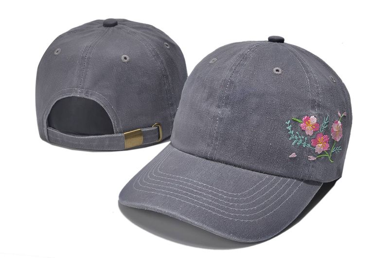 Street Fashion Guide: Tips for Pairing Hard Top Embroidered Baseball Hats_voghion.com
