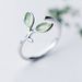Stile di moda 2025 Nuovo, semplice anello alla moda con foglia e opale, gioielli placcati in argento, anello geometrico aperto con ramo verde_voghion.com