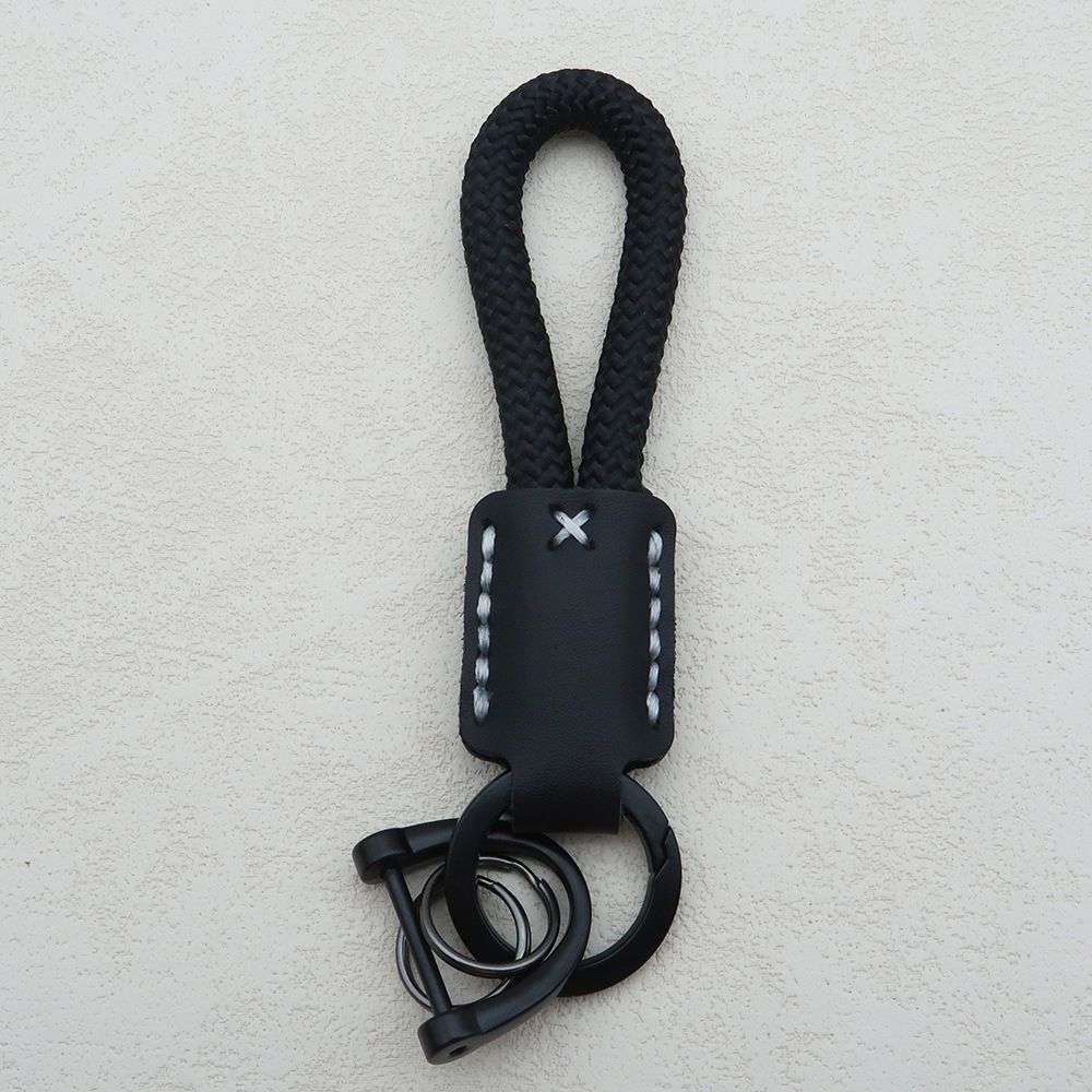 Ciondolo portachiavi in pelle di mucca intrecciata a mano_voghion.com