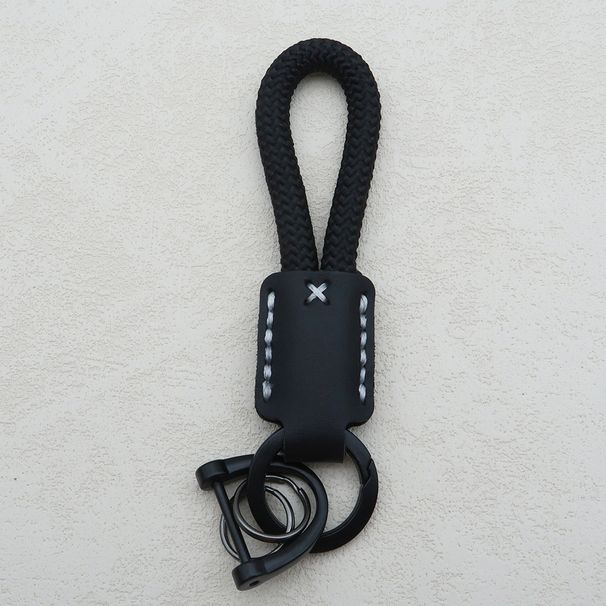 Ciondolo portachiavi in pelle di mucca intrecciata a mano_voghion.com