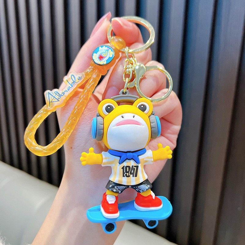 Γελοιογραφία χαριτωμένη μοντέρνα κούκλα βάτραχος ανδρική και γυναικεία σχολική τσάντα μενταγιόν δώρα μπρελόκ αυτοκινήτου κρεμαστό μπρελόκ_voghion.com