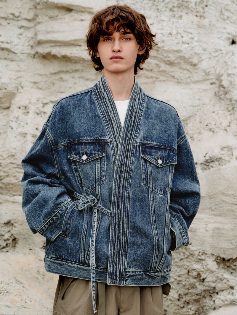 Giacca in denim con pizzo largo e design simmetrico irregolare di nuova generazione per uomo_voghion.com