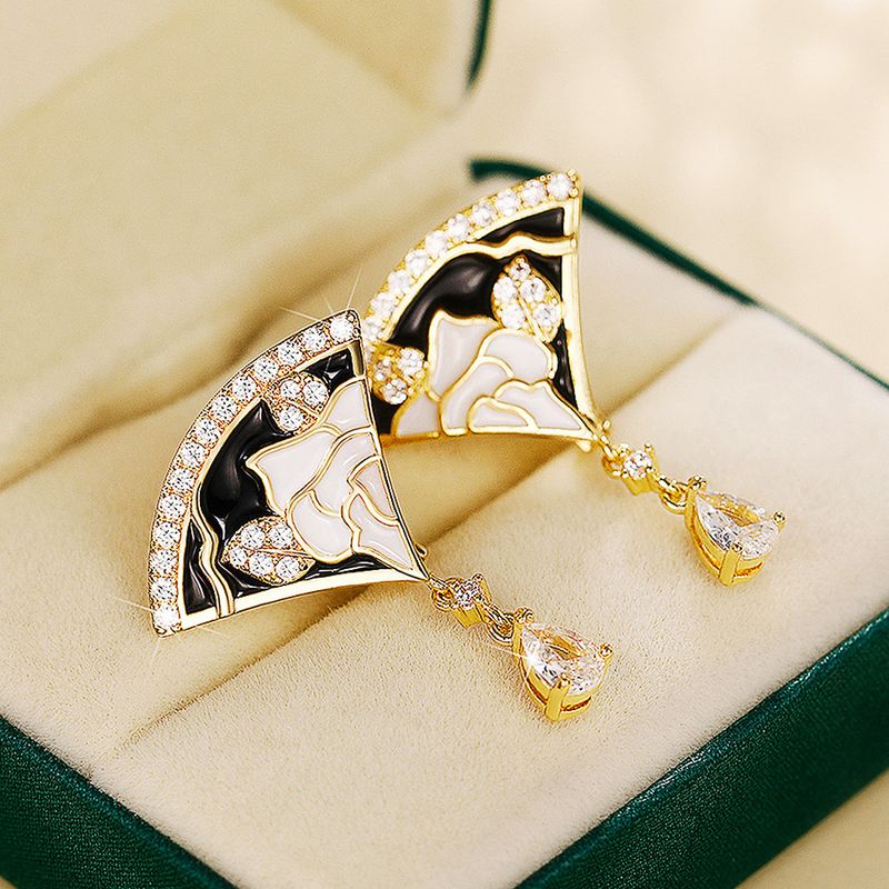 Cao Shi's Creative Scallop Earrings Women's Fashion Flower Black and White Handmade Enamel Earrings Party Jewelry_voghion.com